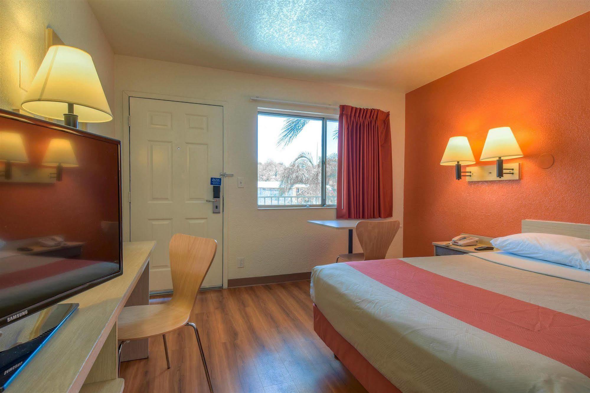 Motel 6-Jurupa Valley, Ca - Riverside West מראה חיצוני תמונה