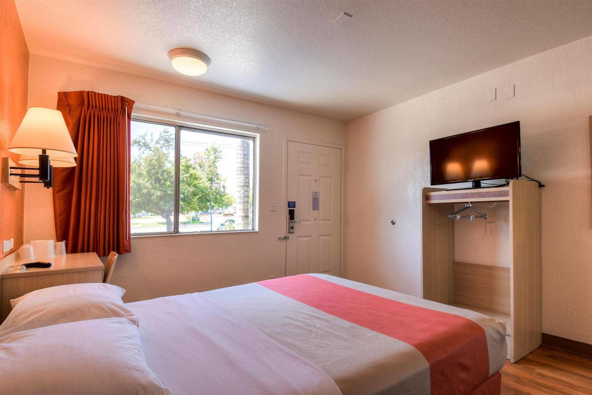 Motel 6-Jurupa Valley, Ca - Riverside West מראה חיצוני תמונה
